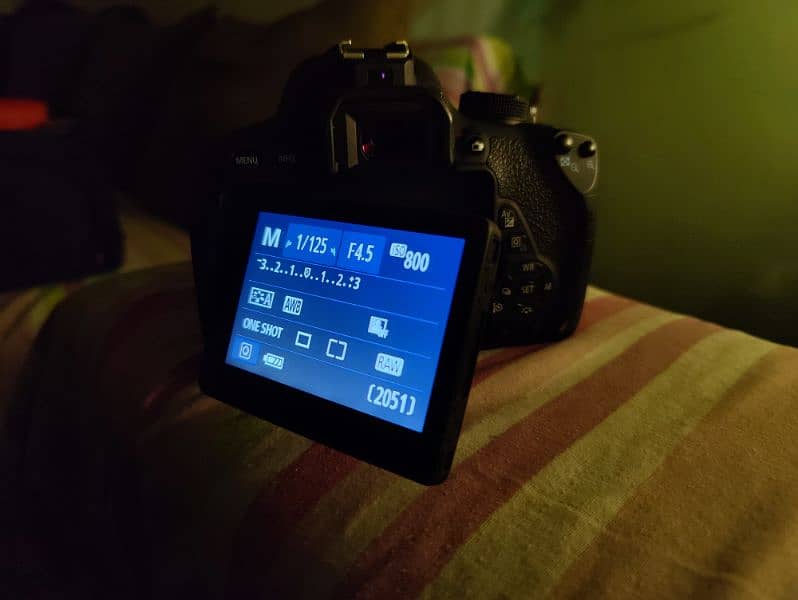 Canon 700d DSLR CAMERA in Mint Condition 4
