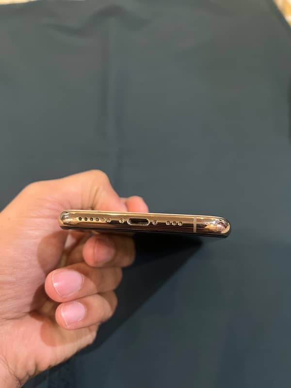 iphone xs 3