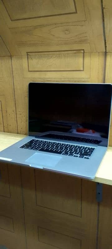 apple Mac book pro 2012 1