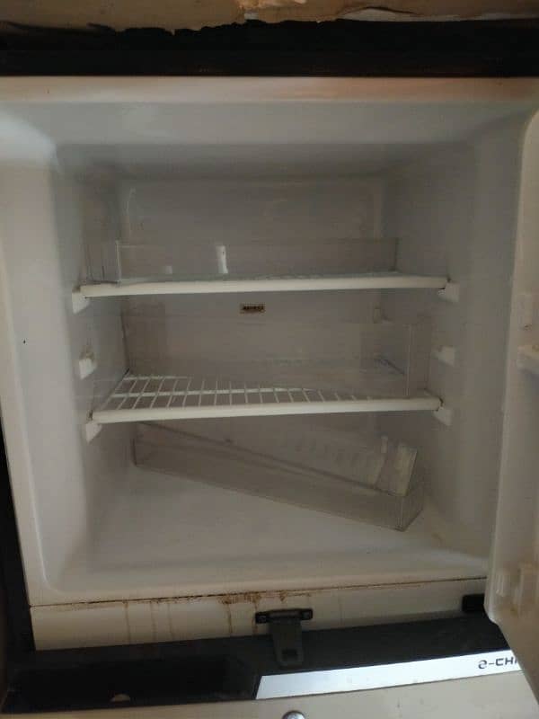 fridge sale 5,to 6 month used 2