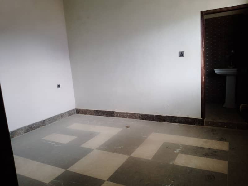 3 bed lounge 1st floor portion for rent 7