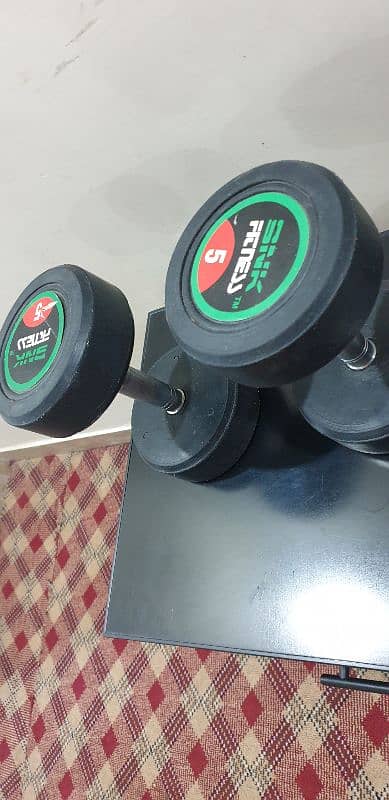 5 +5 kg pair dumbells 4