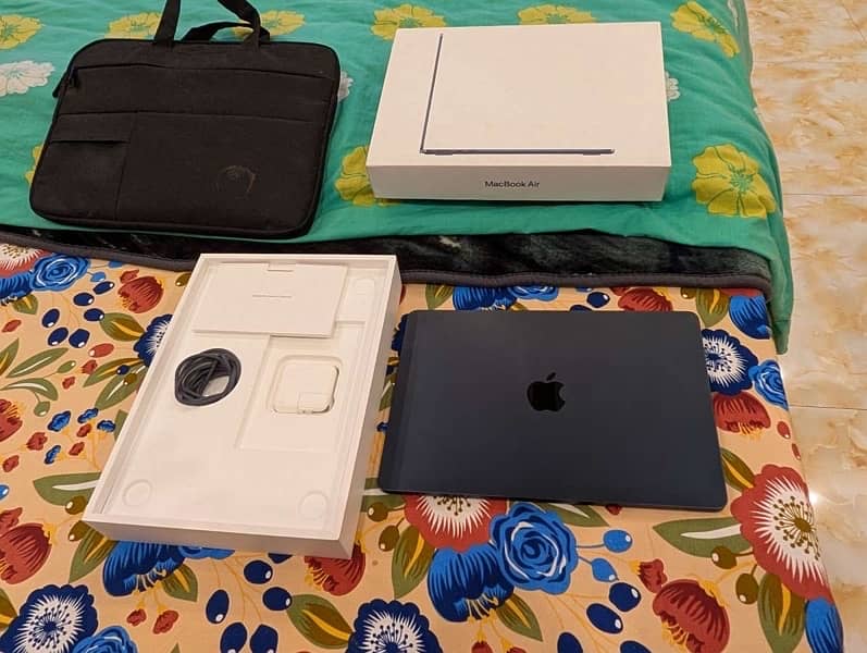 Macbook Air M2 2022 urgent sale 2