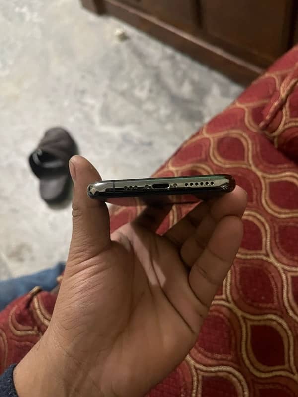 iphone 11 pro 64 gb non PTA 4