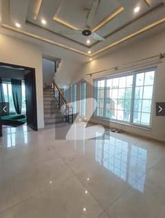 DESIGNER / SUNFACING/MARGALLA FACING / BACK TO BACK ENTRANCE HOUSE AVAILABLE FOR RENT