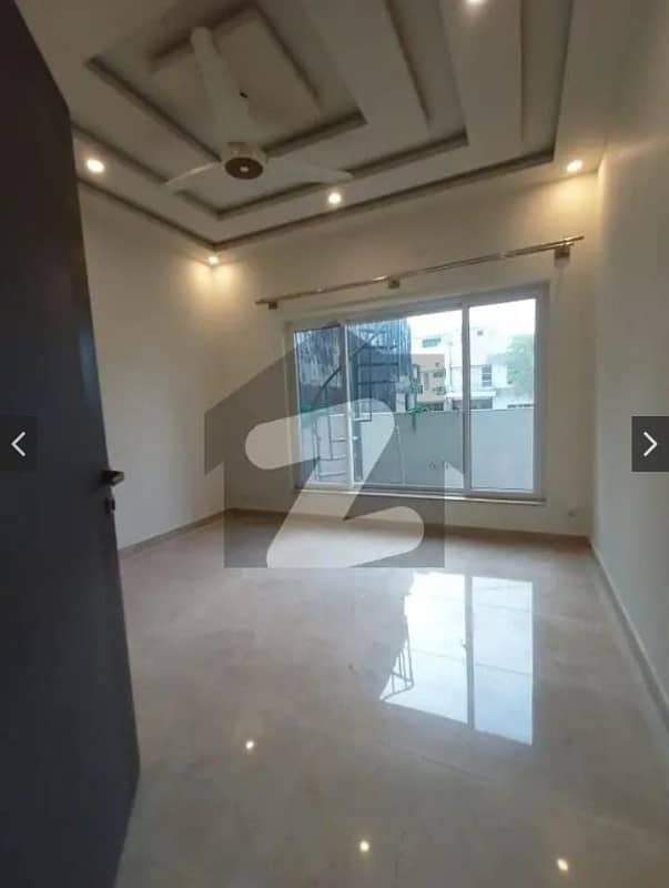 DESIGNER / SUNFACING/MARGALLA FACING / BACK TO BACK ENTRANCE HOUSE AVAILABLE FOR RENT 1