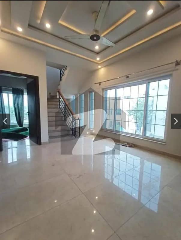 DESIGNER / SUNFACING/MARGALLA FACING / BACK TO BACK ENTRANCE HOUSE AVAILABLE FOR RENT 3