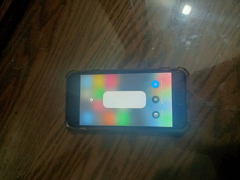 iPhone SE 2 pta approved brand-new condition 4