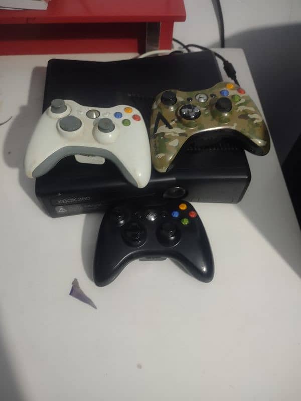 Xbox 360 slim J-tag 3 controllers and kinect sensor included 8