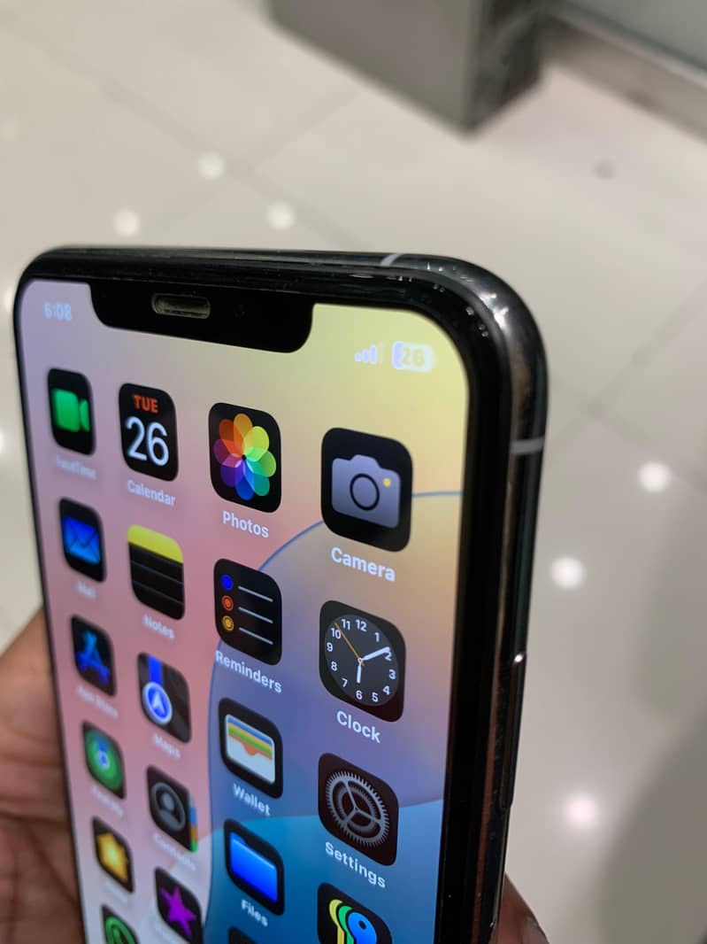 Apple iPhone XS Max 7