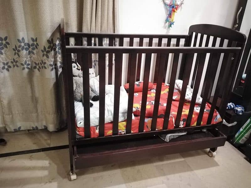 wooden cot/ crib 3