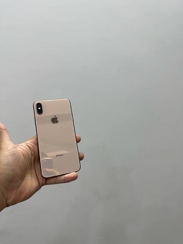 Iphone xsmax 64 gb pta approved golden clr 0