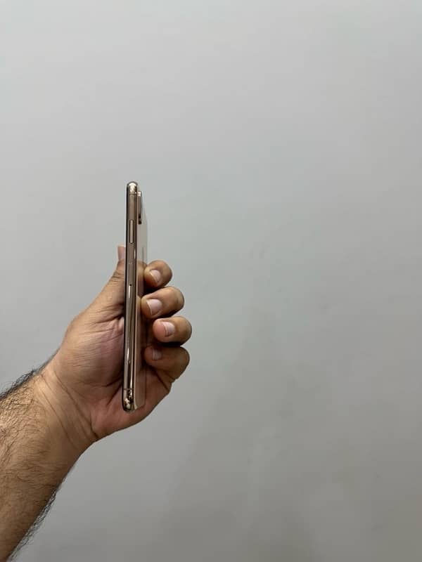 Iphone xsmax 64 gb pta approved golden clr 2