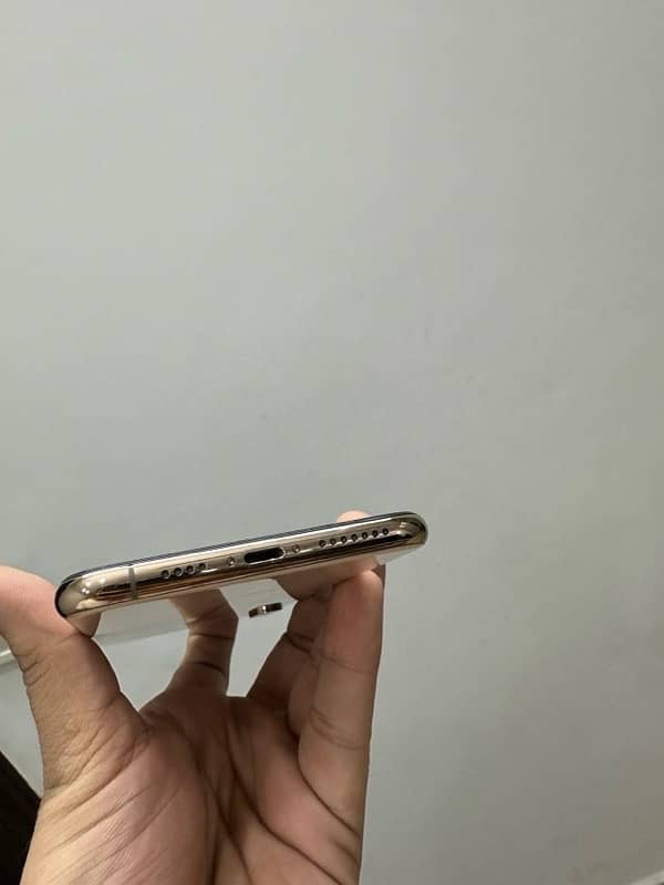 Iphone xsmax 64 gb pta approved golden clr 3