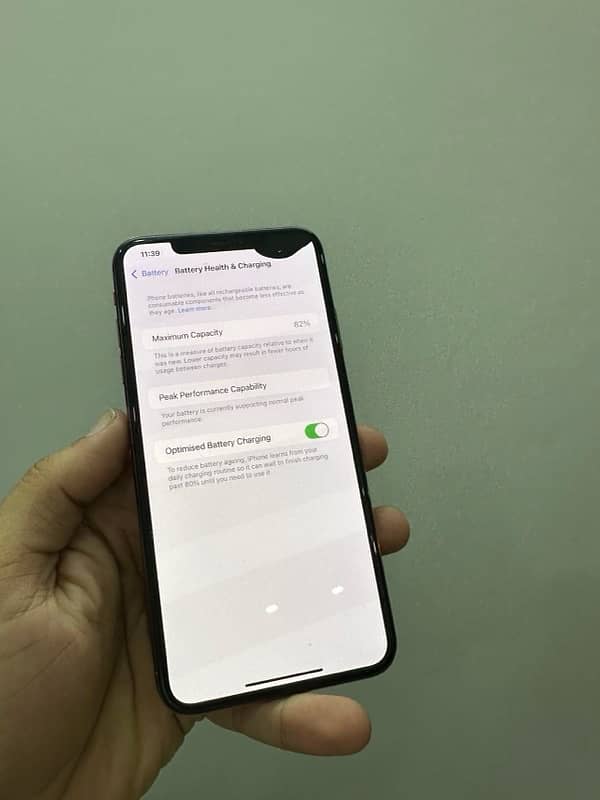 Iphone xsmax 64 gb pta approved golden clr 4