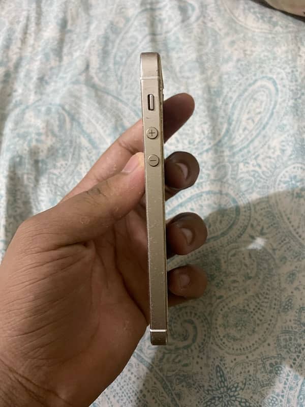 I’m selling iPhone 5s pta approve 32gb 2