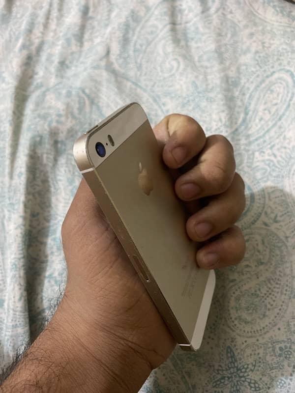 I’m selling iPhone 5s pta approve 32gb 3