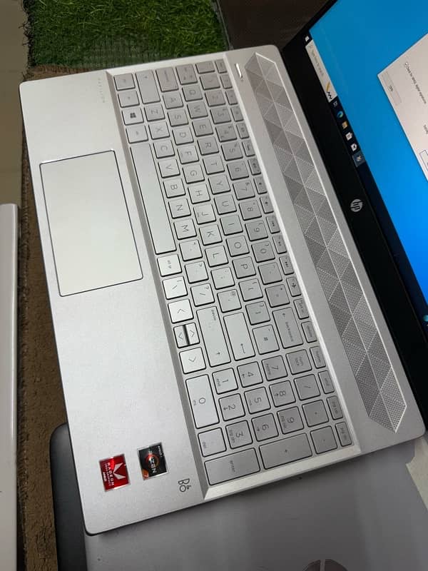 HP PAVILION 15 (Ryzen 7) 16/512gb TOUCH (Vega 10 Graphics) 4