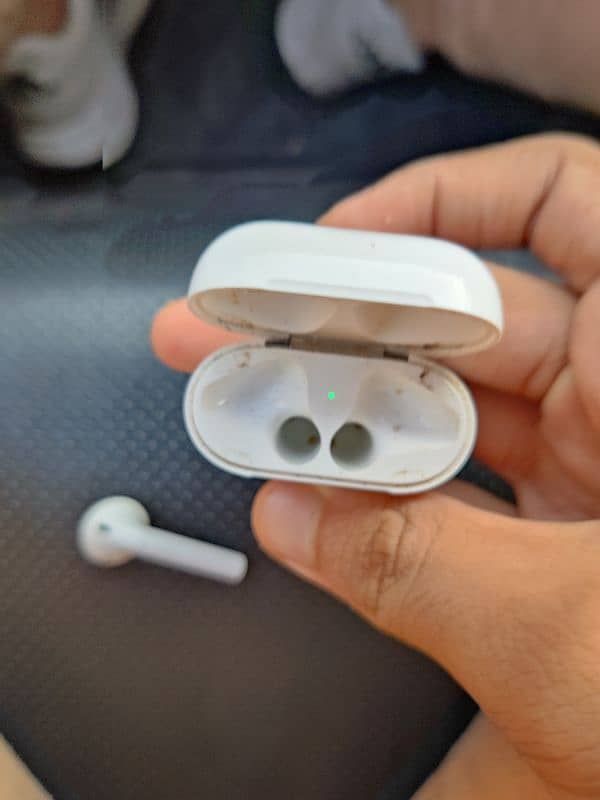 Apple airpod 2nd Generation 1