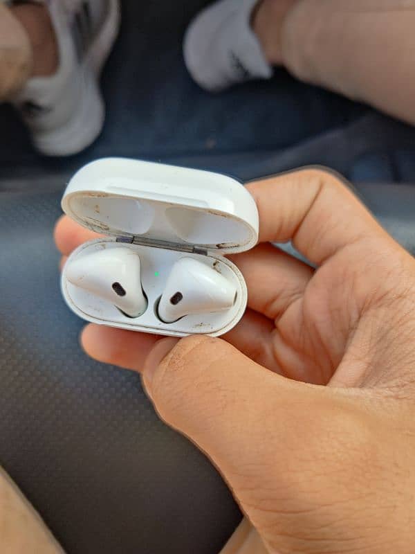 Apple airpod 2nd Generation 3