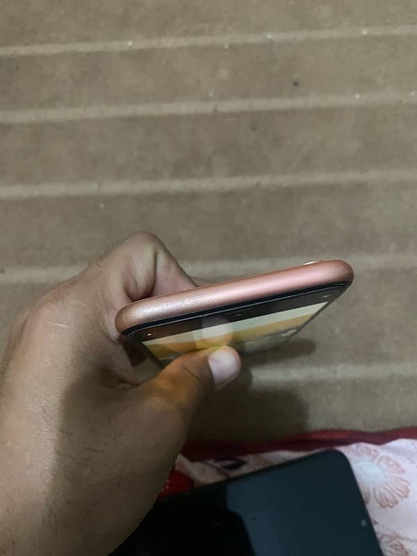 IPHONE XR NON PTA 4