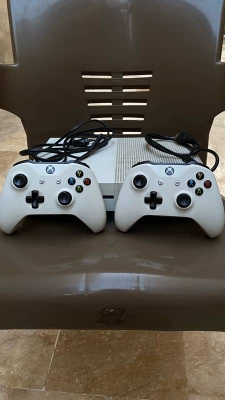 xbox one s with 2 controllers 6