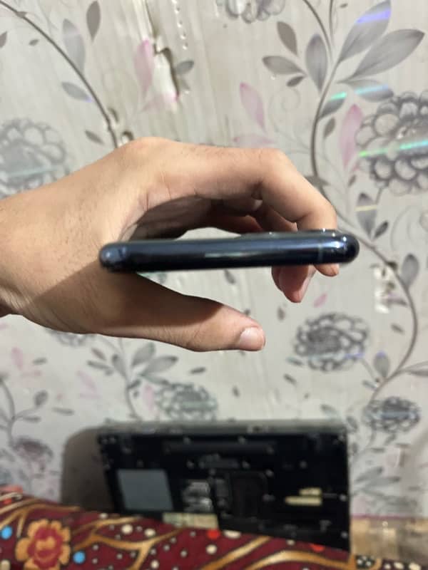 IPHONE 11 PRO NON PTA 64 GB SIM AND WHATSAPP 03414179909 6