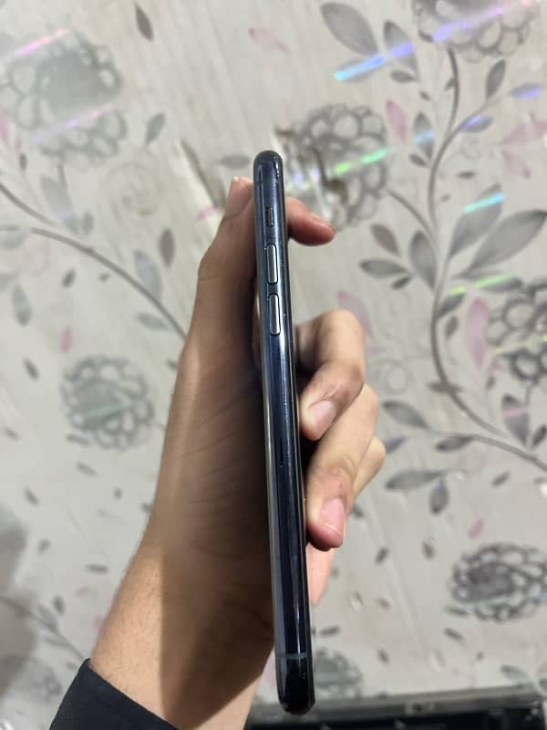 IPHONE 11 PRO NON PTA 64 GB SIM AND WHATSAPP 03414179909 7