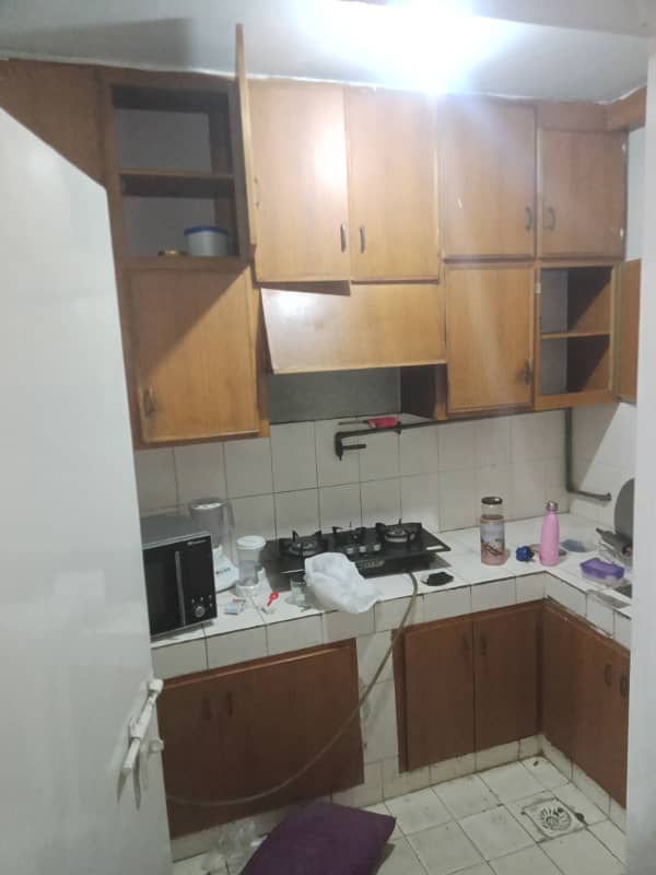 E typ 3rd floor flat for rent in G-11 3 PHA 1