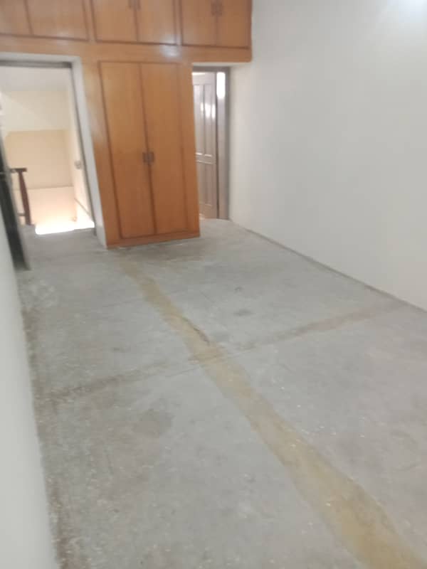 Upper portion for rent in g11 1