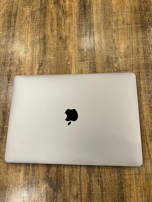 MACBOOK AIR M1 2020 13 inches 0