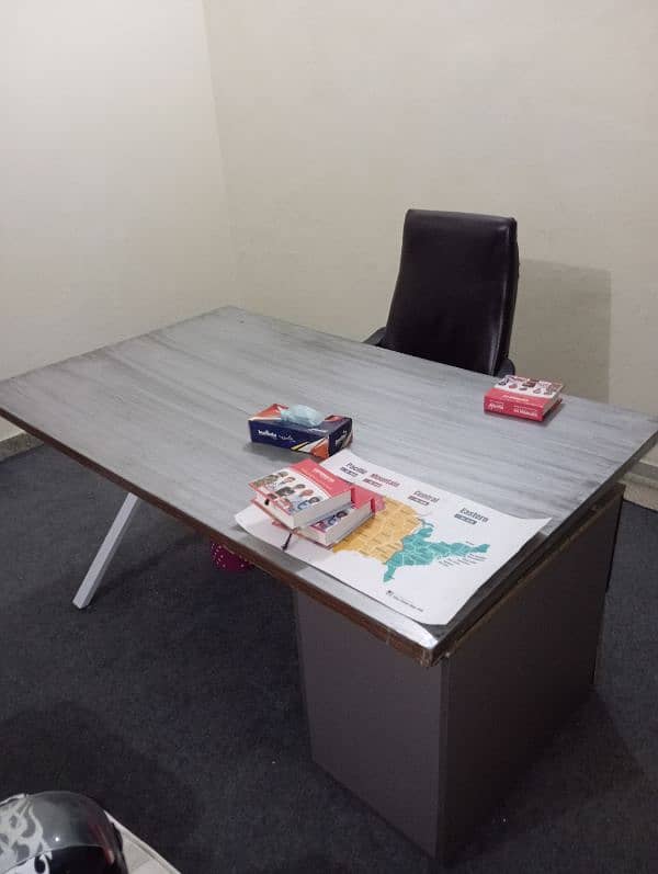 Office table and chair for sale 0