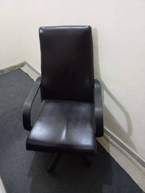 Office table and chair for sale 3