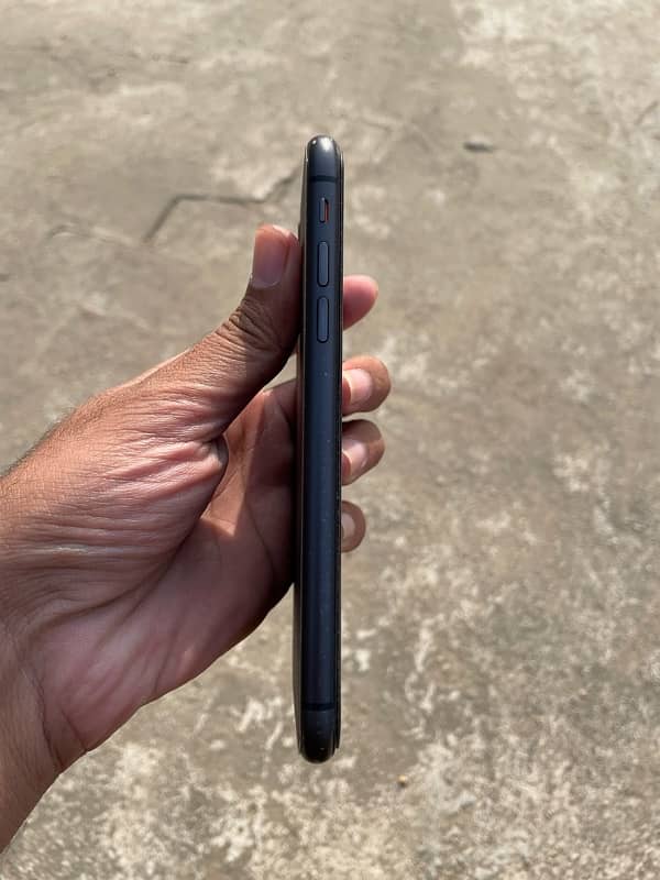 iPhone 11 64GB Black 1