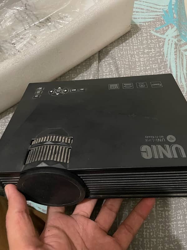 Unic projector uc 68 5