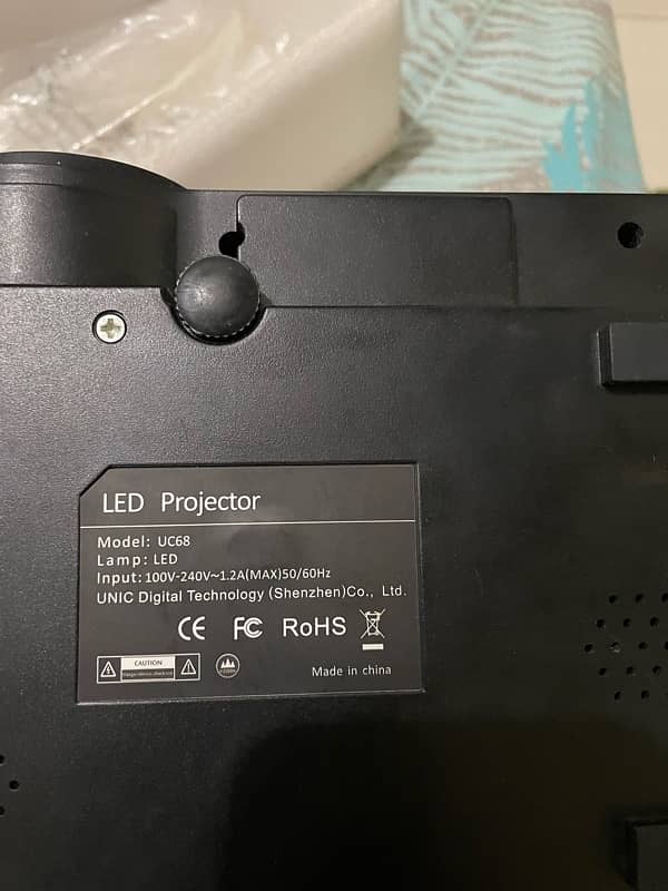 Unic projector uc 68 8