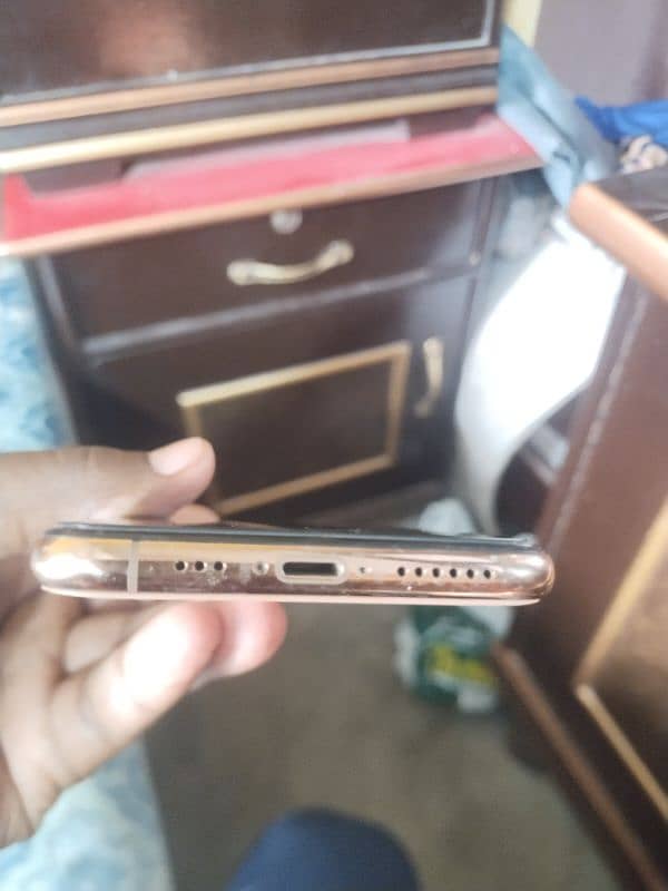 iphone Xs Gold Colour NON PTA Factory Unlock(Only Sale) 2