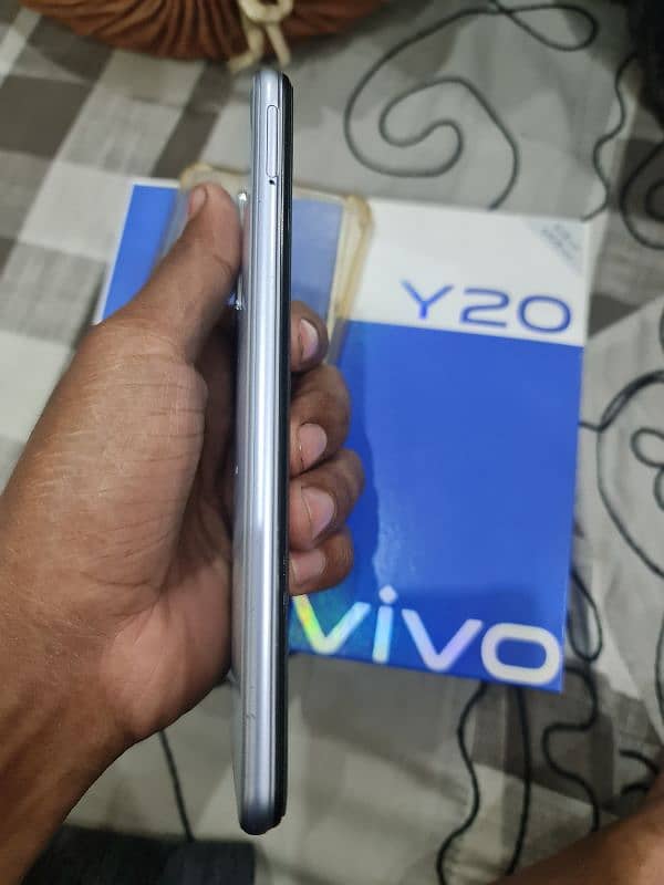 vivo y20 with box totally genuine 2