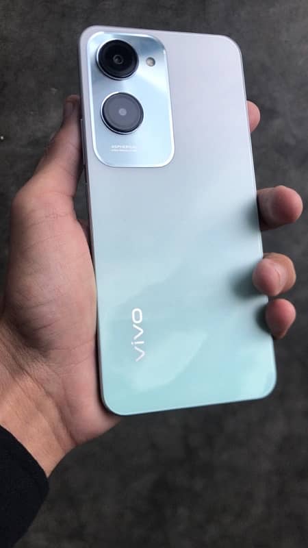 Vivo Y 18  (6+128) 4