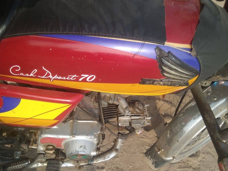 Honda 70 Bike Vip condition Petrol everage 55 60,Exchange posible . . 1