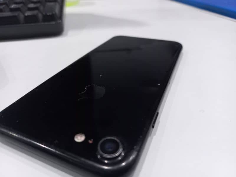 I Phone 7 Black 64GB PTA 5