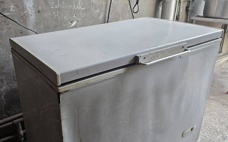 Dawlance Deep Freezer - Perfect for Storage / For / Sale 1