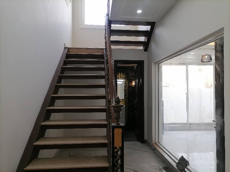 A Stunning Upper Portion Is Up For Grabs In DHA Phase 4 Lahore 1