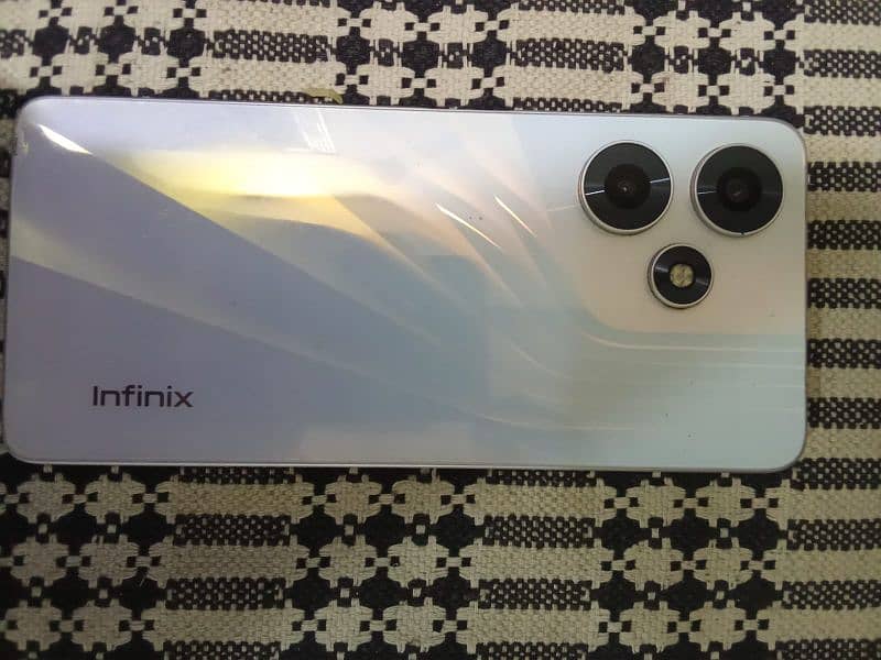 INFINIX HOT 30 1