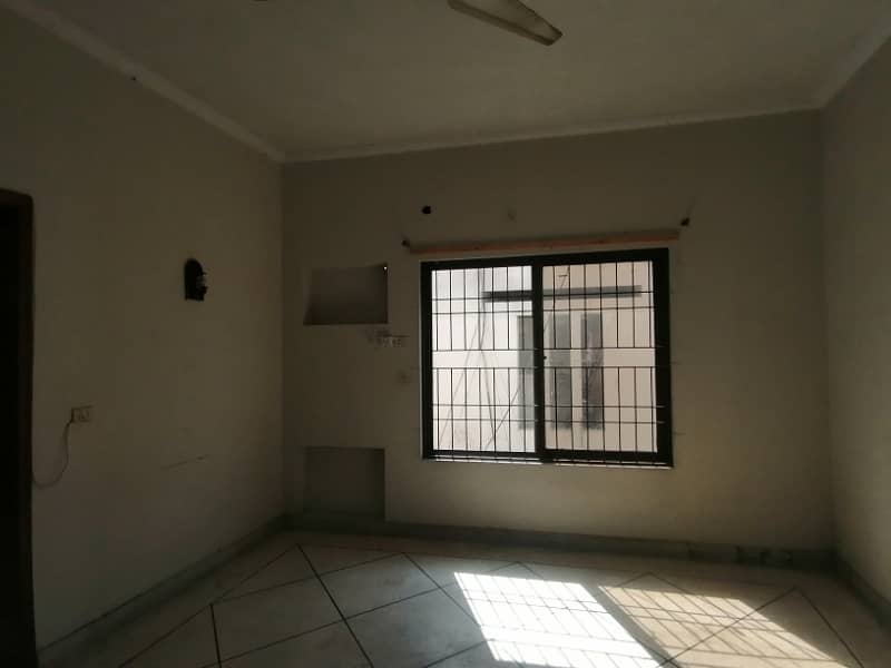 DHA 1 Kanal Excellent Upper Portion For Rent In Phase 3 Block W 5