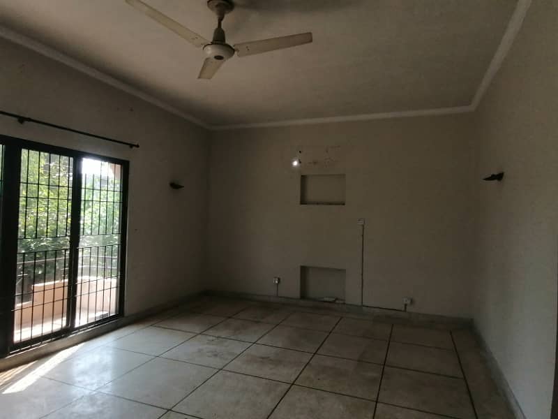 DHA 1 Kanal Excellent Upper Portion For Rent In Phase 3 Block W 8