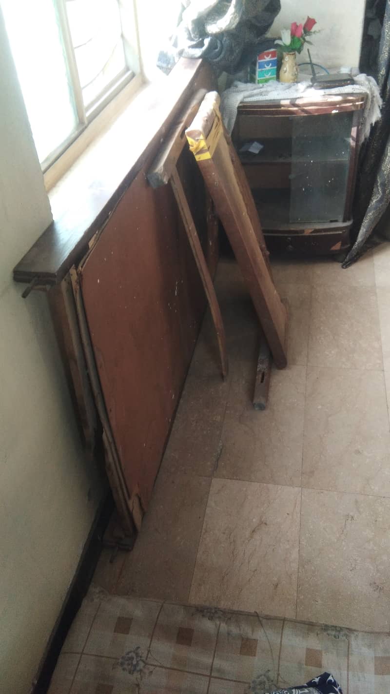 Single wood bed and tea/TV trolly for sale 4