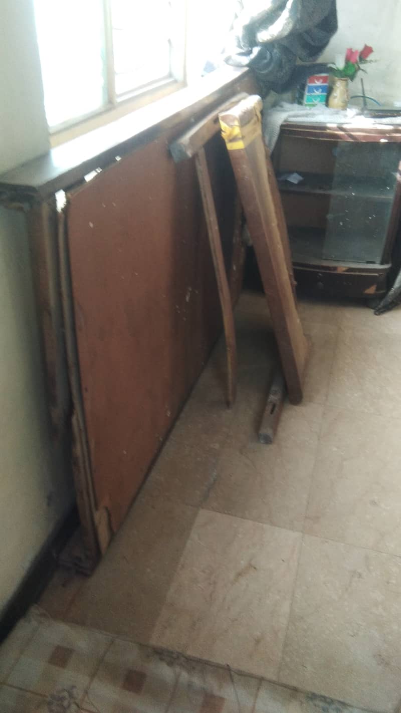 Single wood bed and tea/TV trolly for sale 5