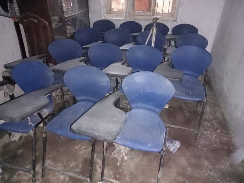 I want to sell 10 student chairs in good condition. . 2