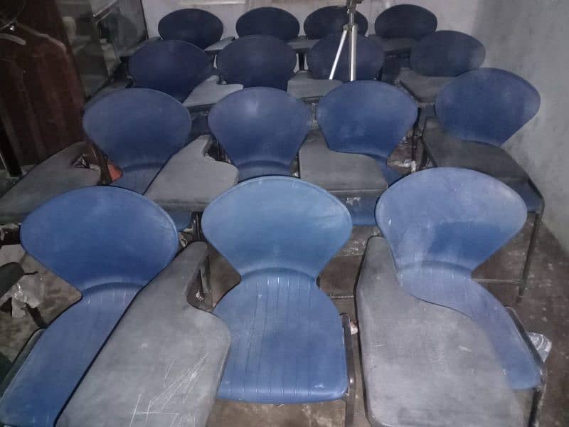 I want to sell 10 student chairs in good condition. . 4